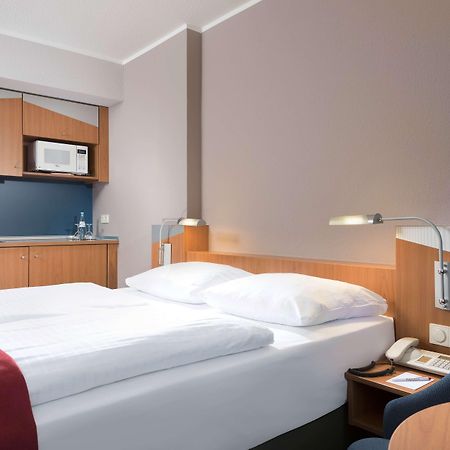 Ramada By Wyndham Hannover Messe Laatzen Екстериор снимка