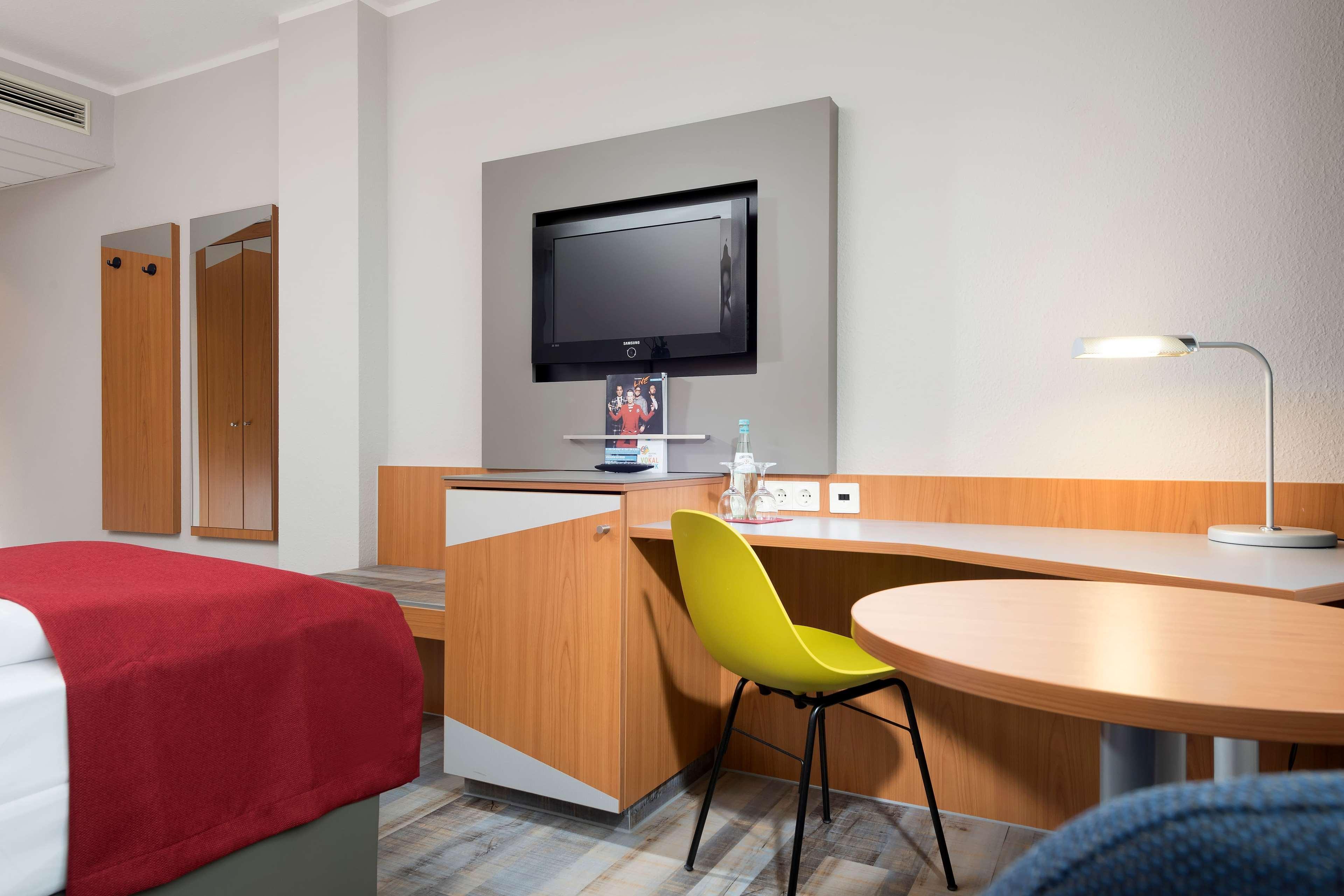 Ramada By Wyndham Hannover Messe Laatzen Екстериор снимка