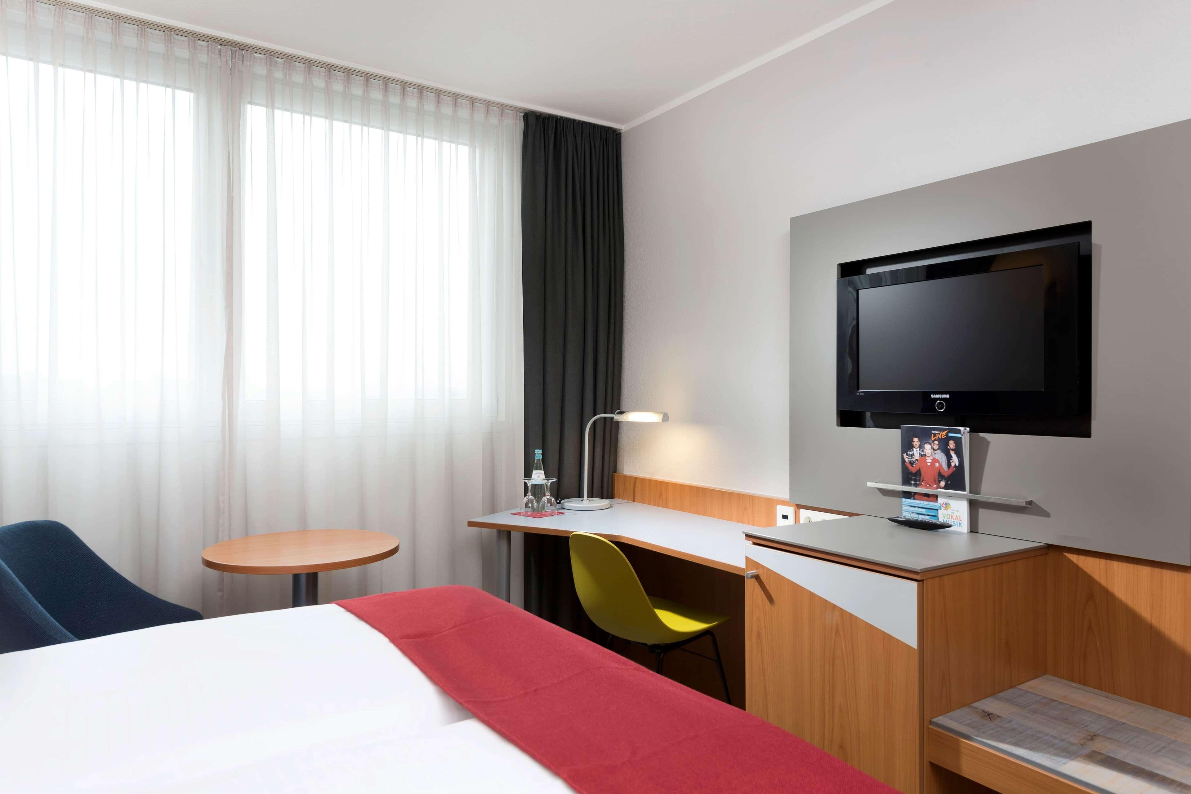 Ramada By Wyndham Hannover Messe Laatzen Екстериор снимка