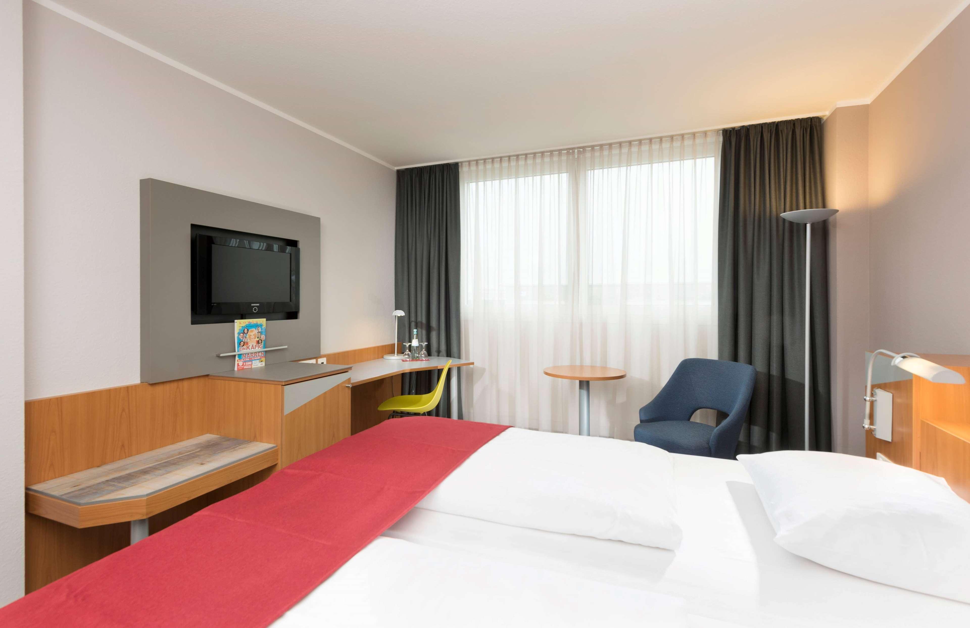 Ramada By Wyndham Hannover Messe Laatzen Екстериор снимка