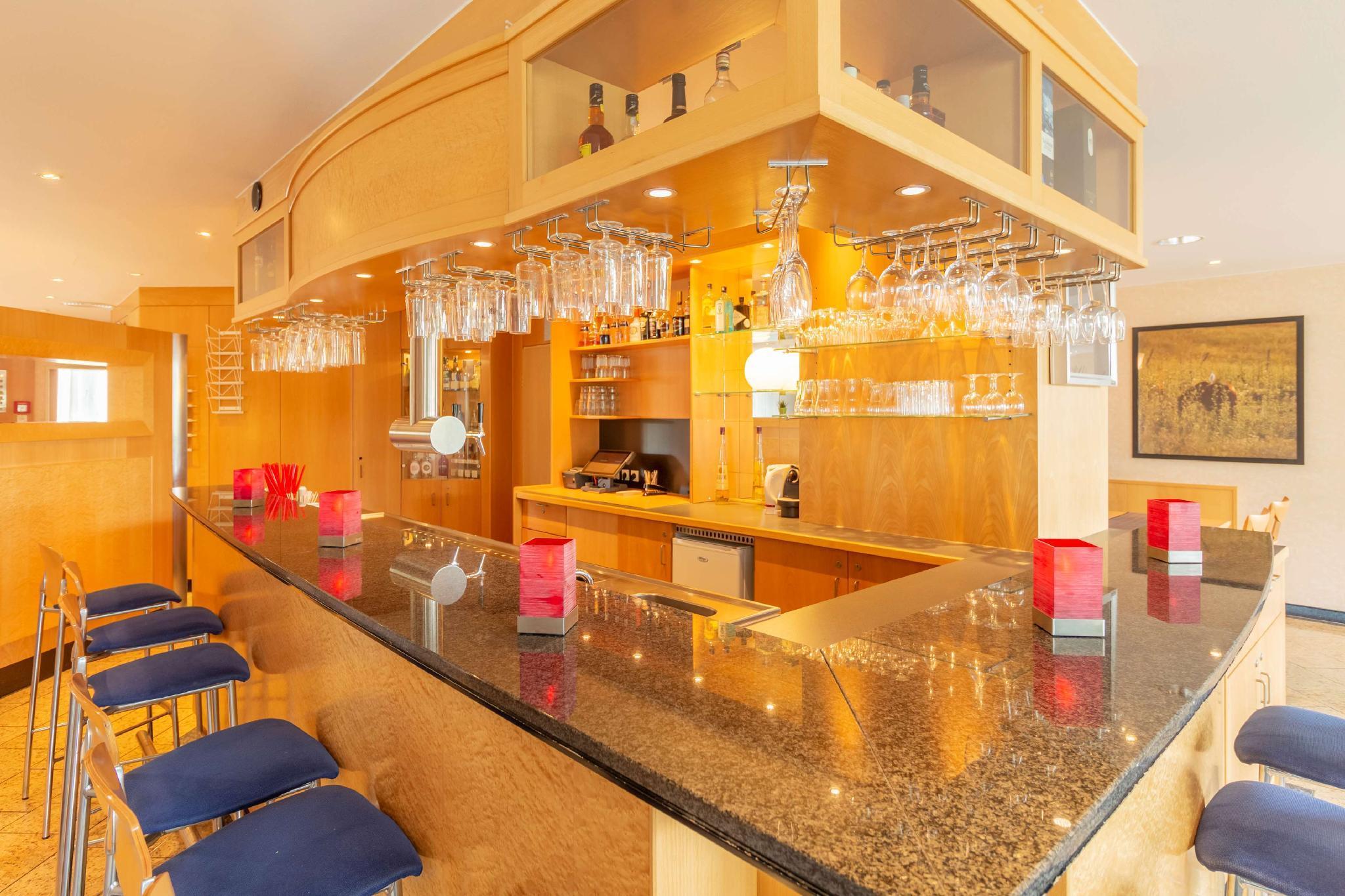 Ramada By Wyndham Hannover Messe Laatzen Екстериор снимка