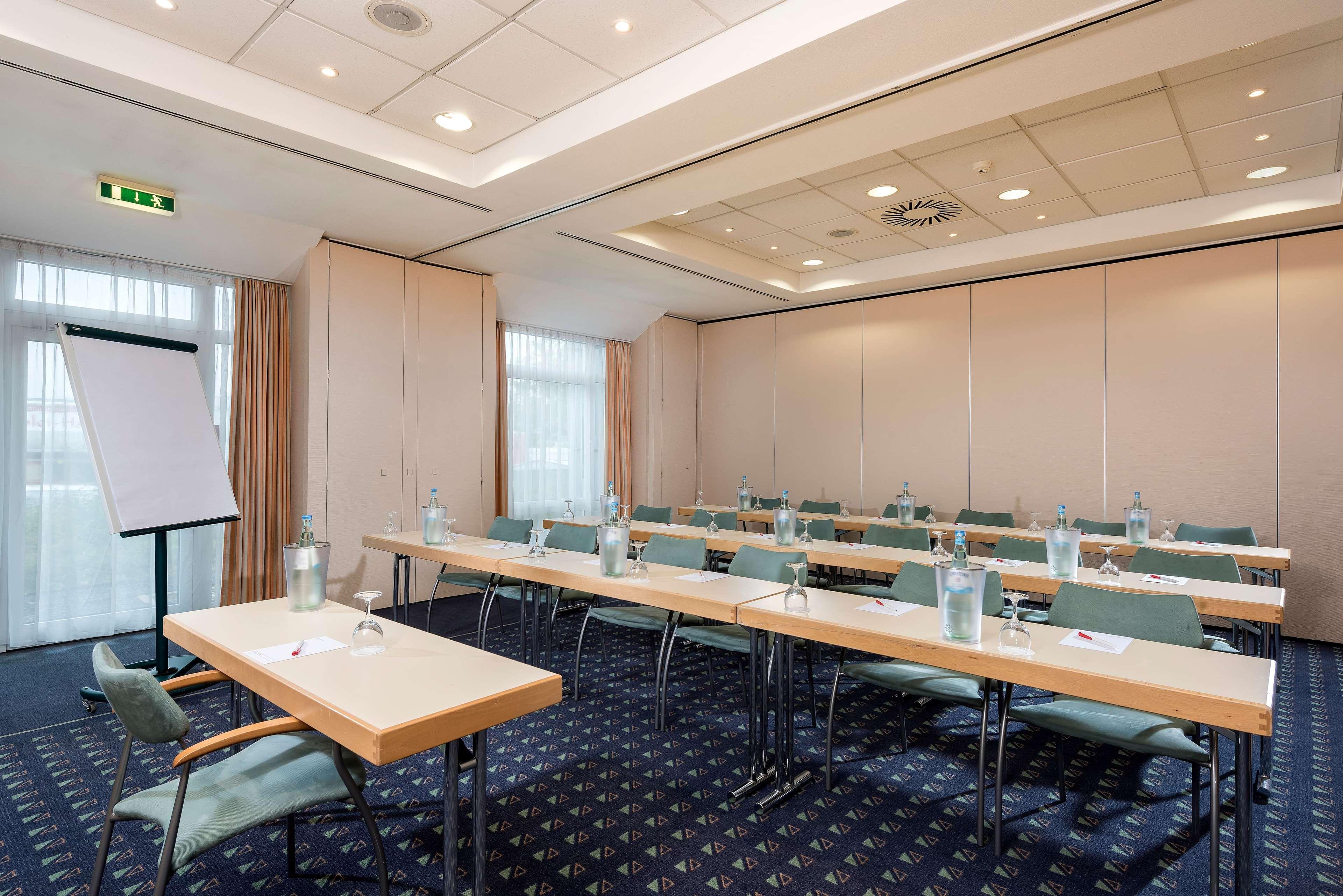 Ramada By Wyndham Hannover Messe Laatzen Екстериор снимка