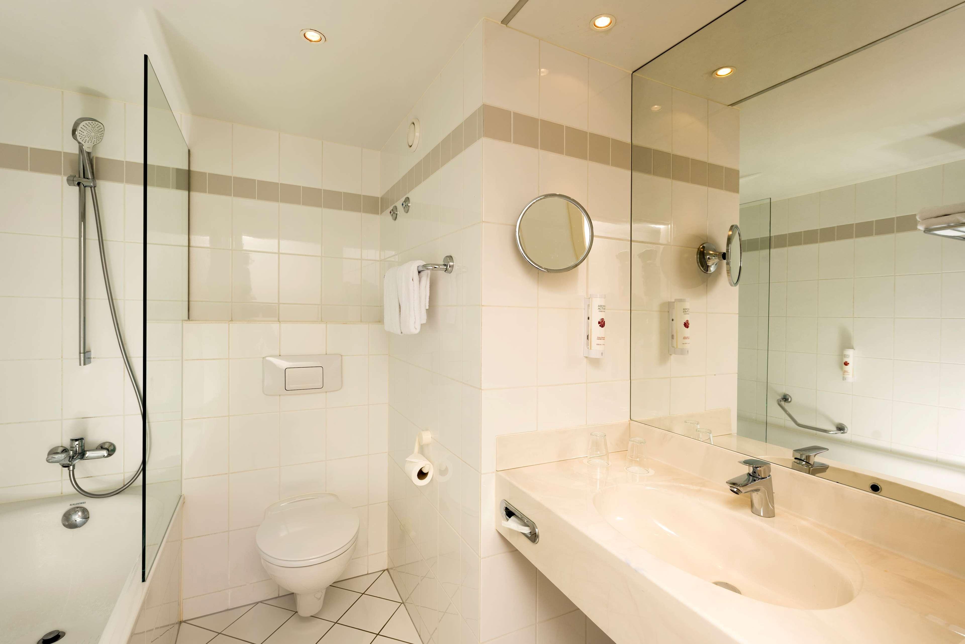 Ramada By Wyndham Hannover Messe Laatzen Екстериор снимка