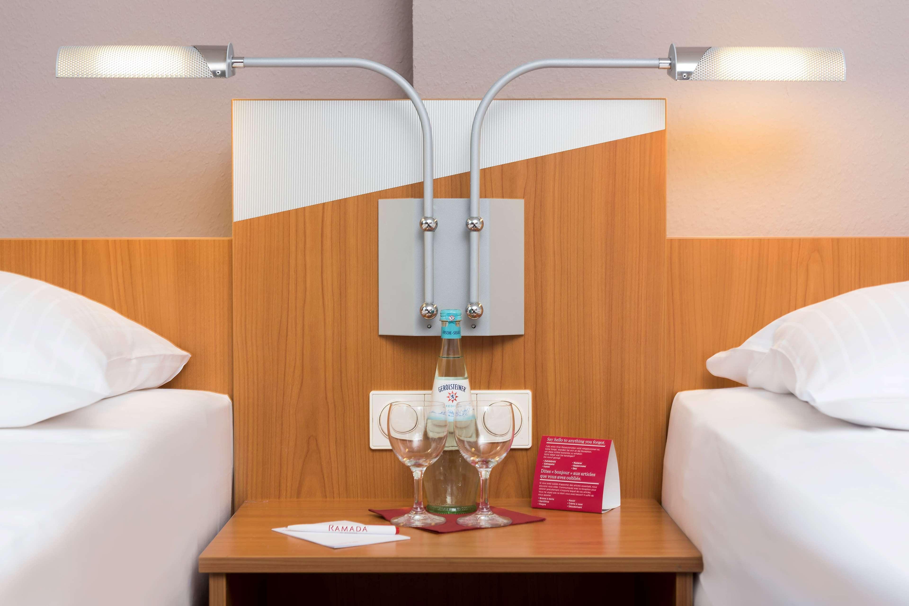 Ramada By Wyndham Hannover Messe Laatzen Екстериор снимка