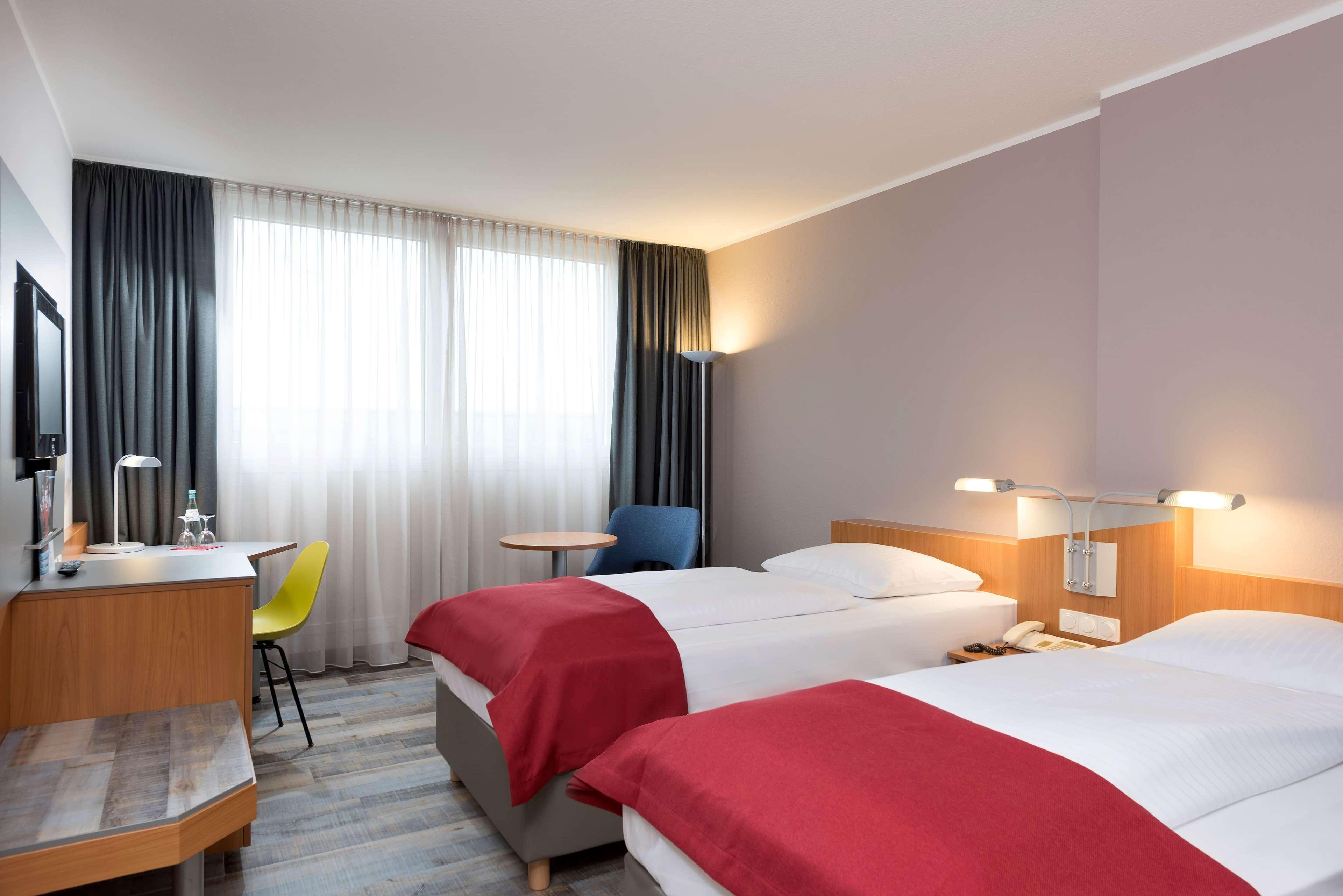 Ramada By Wyndham Hannover Messe Laatzen Екстериор снимка