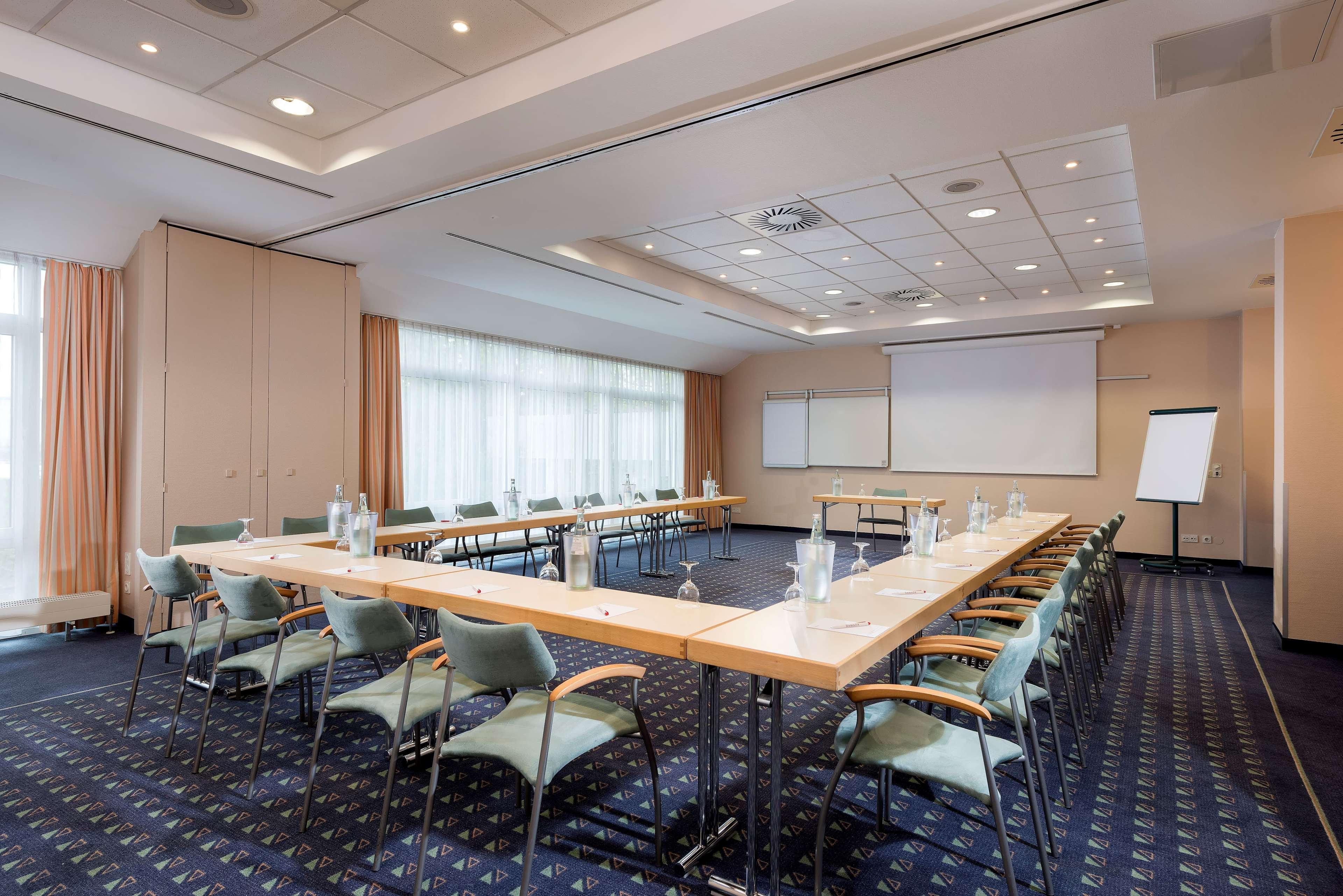 Ramada By Wyndham Hannover Messe Laatzen Екстериор снимка
