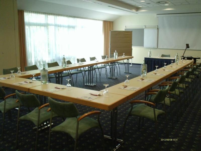 Ramada By Wyndham Hannover Messe Laatzen Екстериор снимка