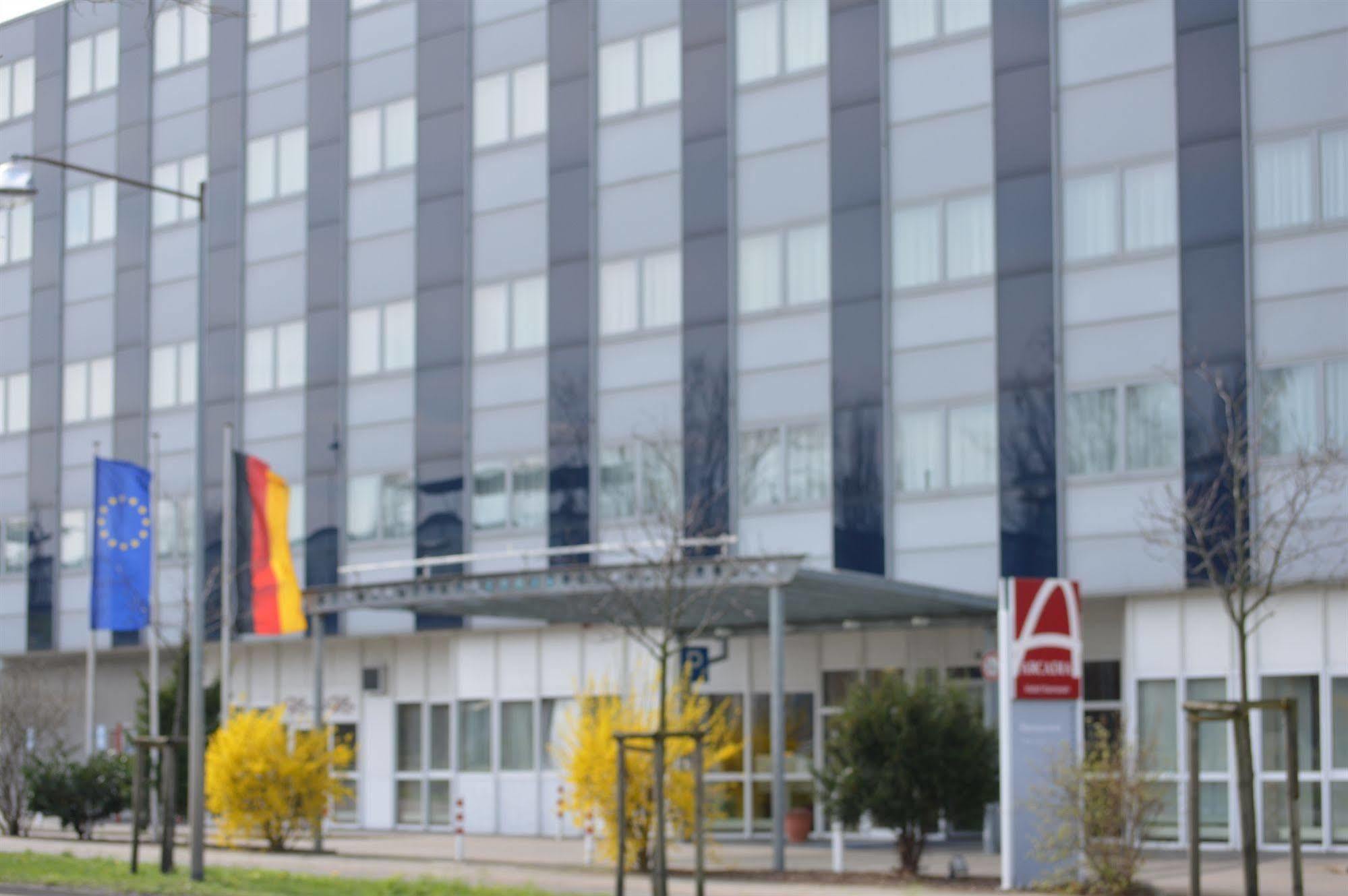 Ramada By Wyndham Hannover Messe Laatzen Екстериор снимка