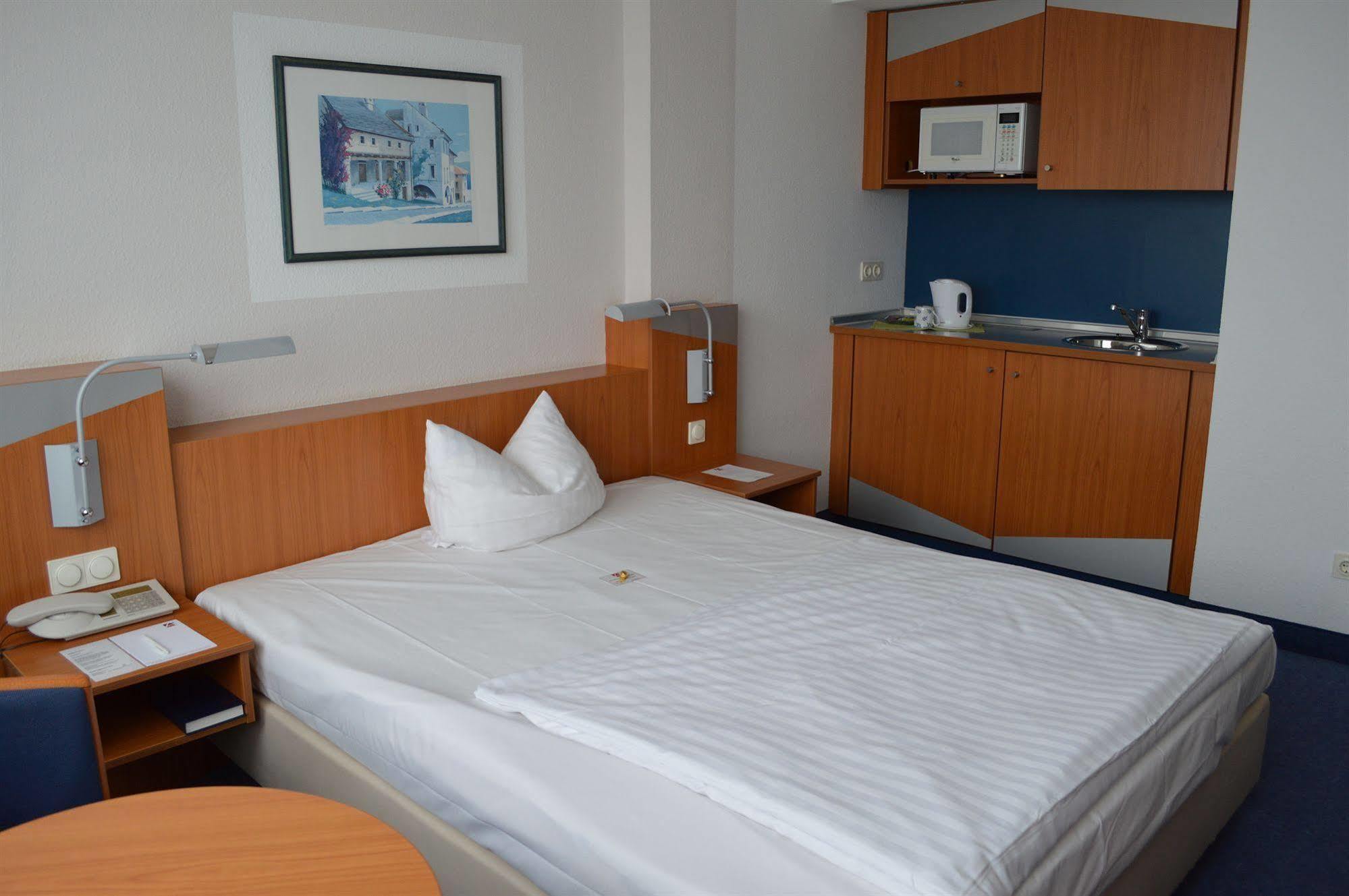 Ramada By Wyndham Hannover Messe Laatzen Екстериор снимка