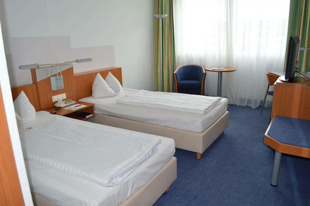 Ramada By Wyndham Hannover Messe Laatzen Екстериор снимка