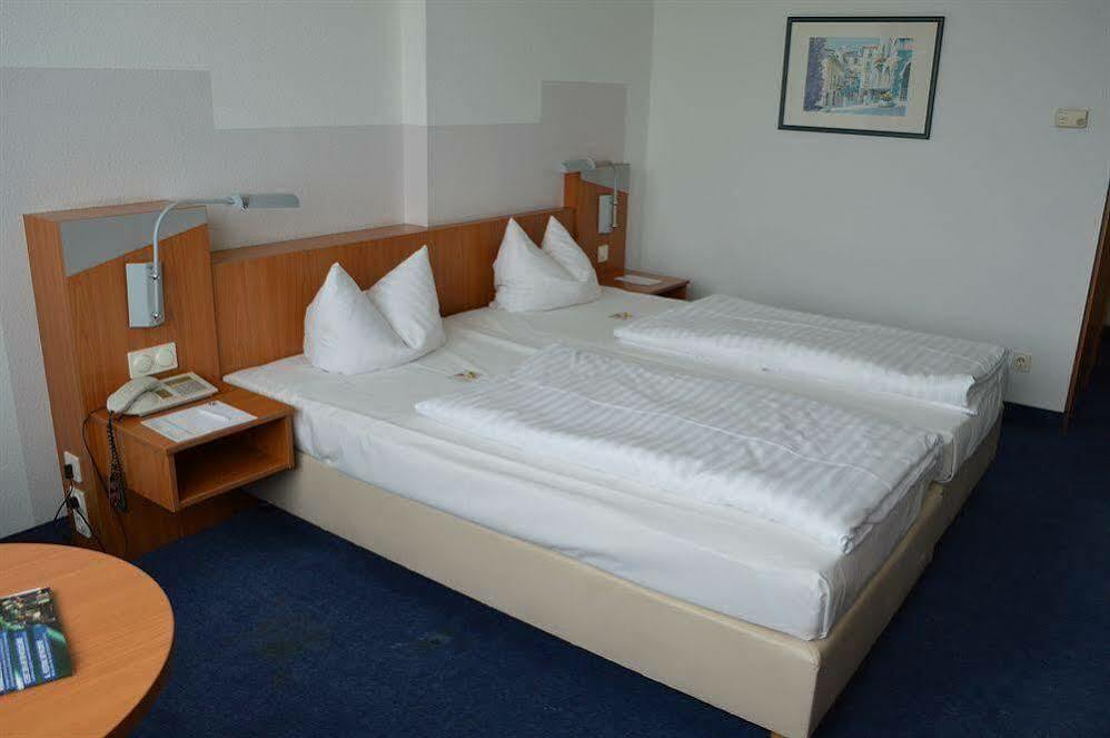 Ramada By Wyndham Hannover Messe Laatzen Екстериор снимка