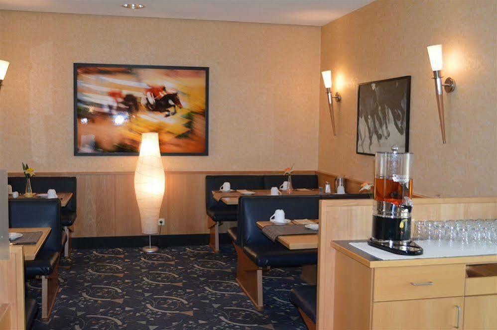 Ramada By Wyndham Hannover Messe Laatzen Екстериор снимка