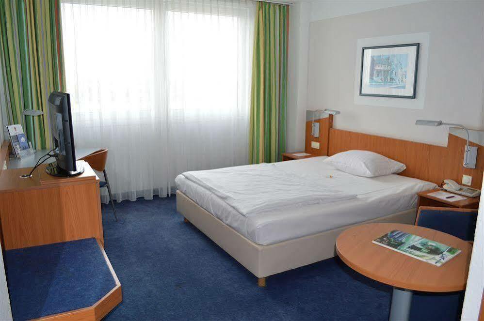 Ramada By Wyndham Hannover Messe Laatzen Екстериор снимка