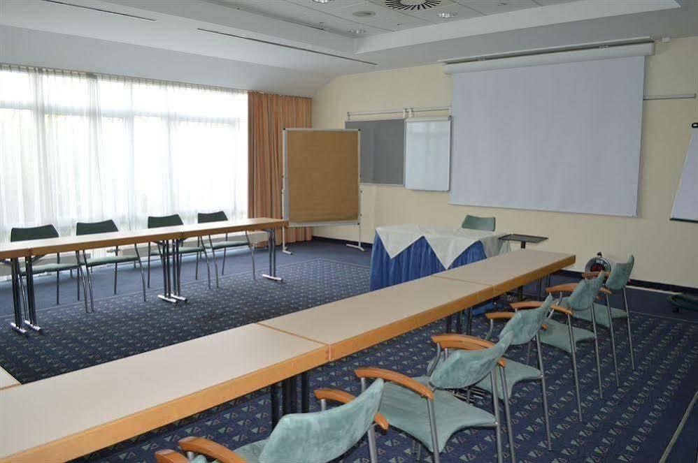 Ramada By Wyndham Hannover Messe Laatzen Екстериор снимка