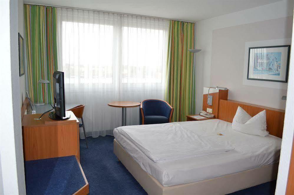 Ramada By Wyndham Hannover Messe Laatzen Екстериор снимка
