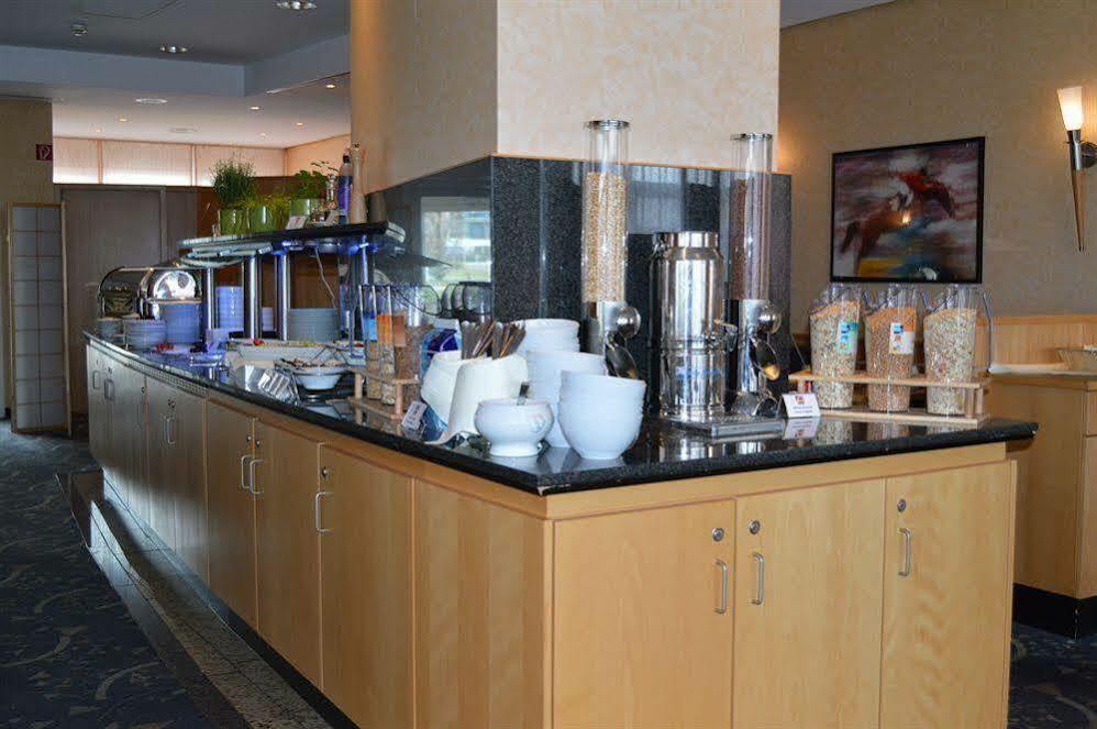Ramada By Wyndham Hannover Messe Laatzen Екстериор снимка